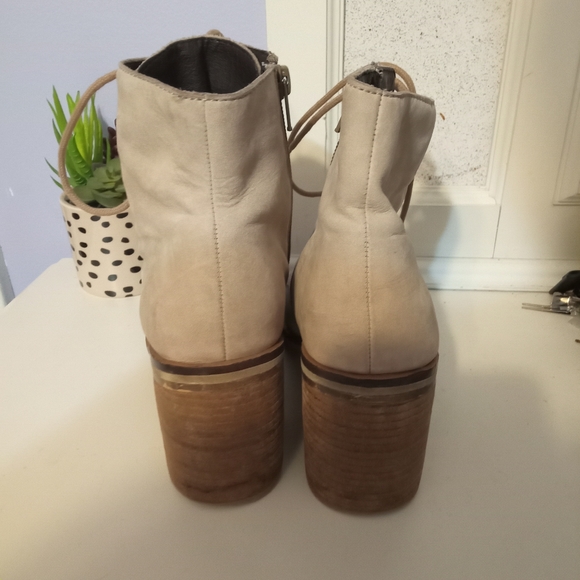 ALDO Beige Lace-Up Ankle Boots with Block Heel - Picture 3 of 7
